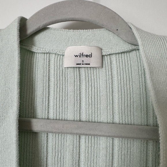 Aritzia (Wilfred) Plunge Front Cropped Cardigan - Picture 6 of 6